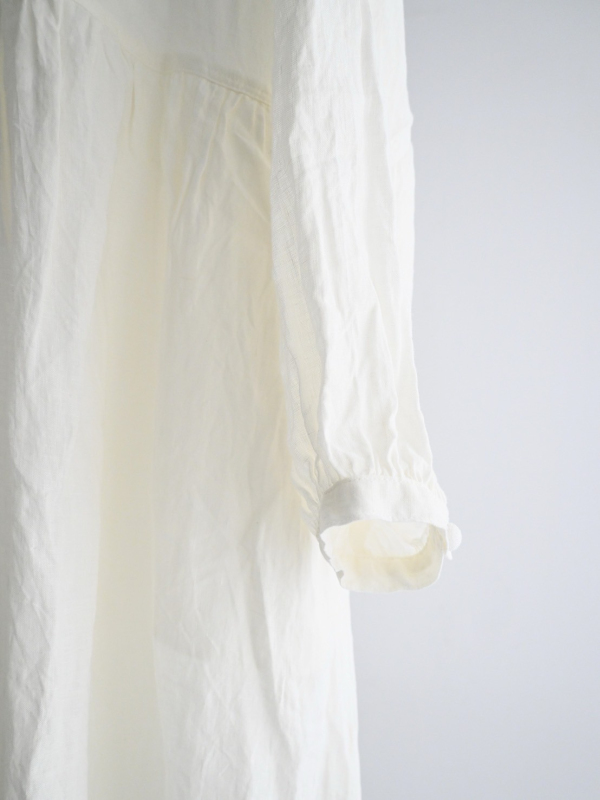 ICHI Antiquités  麻料小立領半開襟洋裝