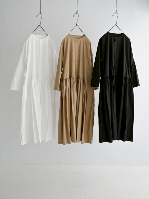 排釦開襟抓皺洋裝