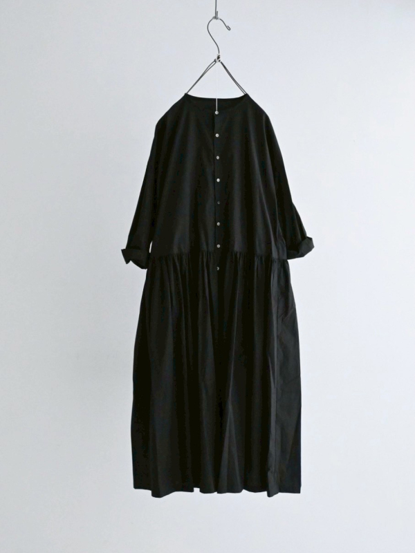 排釦開襟抓皺洋裝